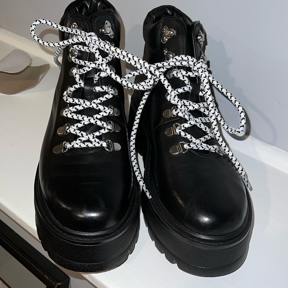 Steve Madden size 11 boot, never worn